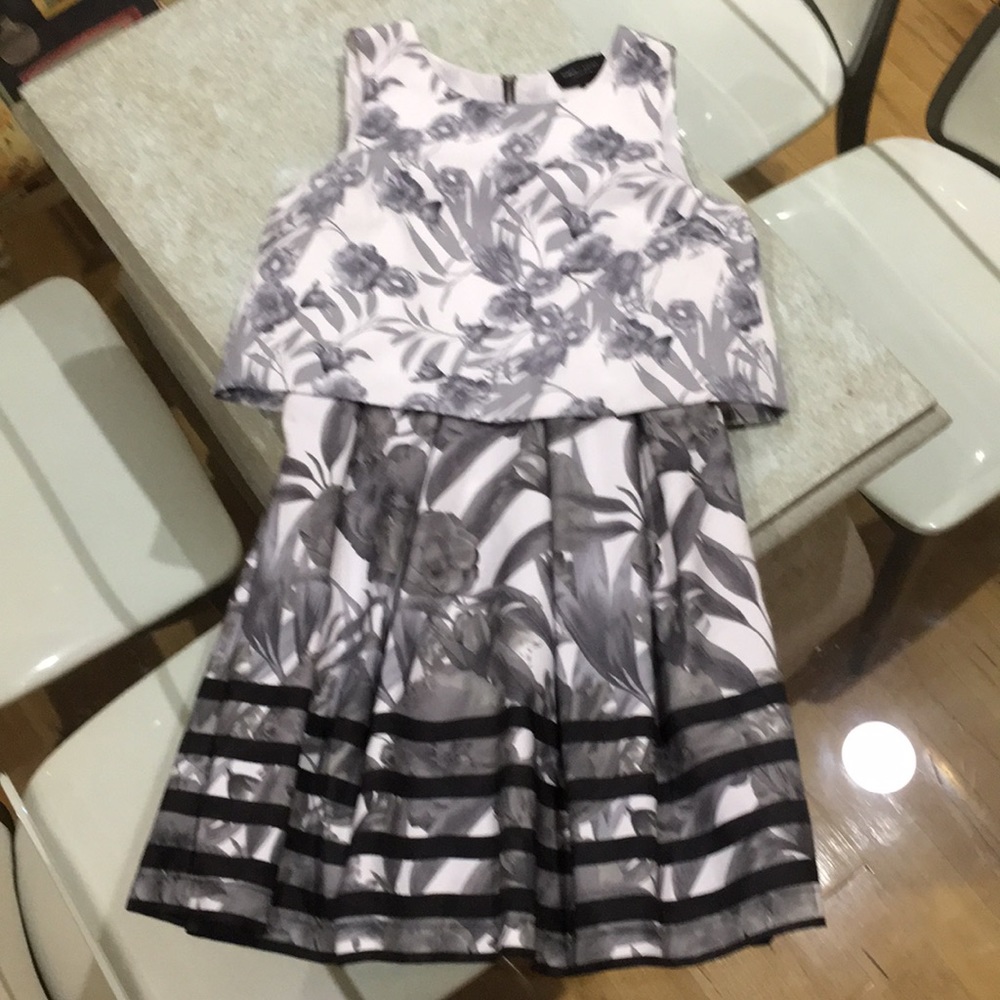 Sleeveless Floral Dress 🖤🤍🩶 by Romeo & Juliet Couture